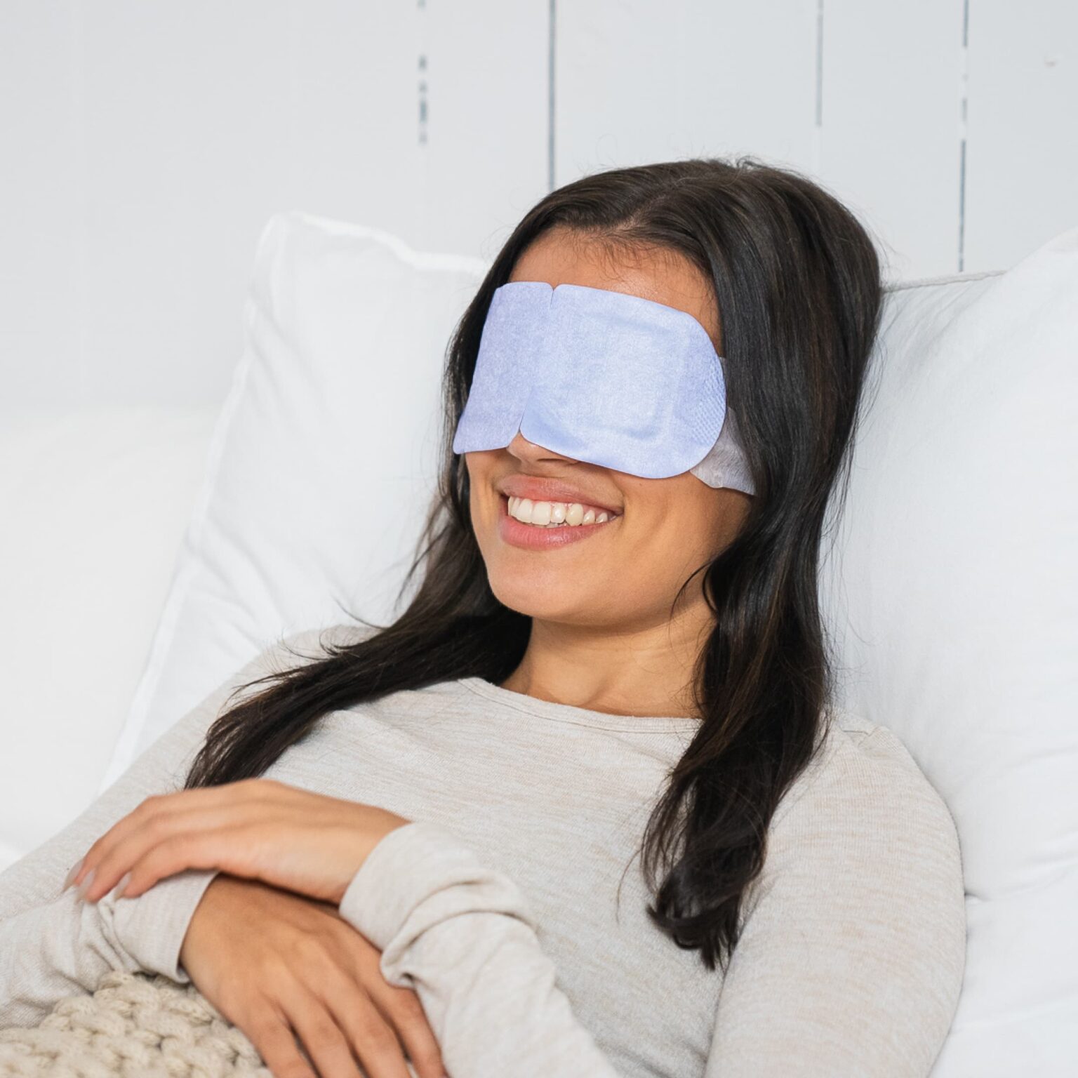 Woman using CorneaCare Rest Self-Heating Warm Compress
